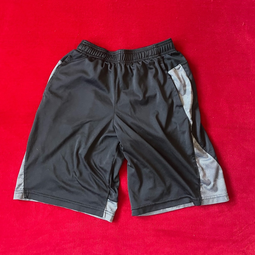 Champion Boy's Elastic Waist Black & Gray Side Pockets Athletic Shorts L (12-14)